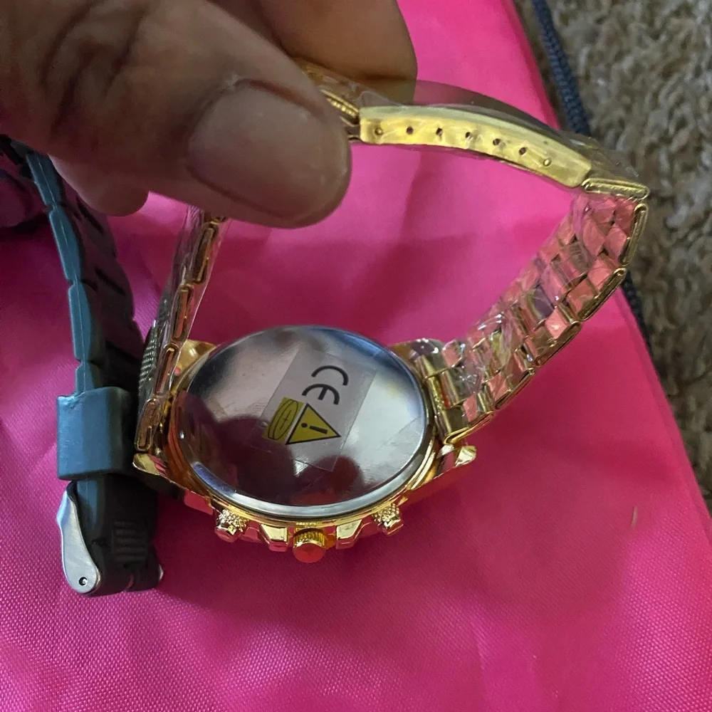 Set of Four Stylish Watches - Picture 9 of 13